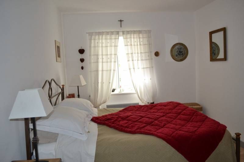 Ferme rénovée T4 Devesset Ardèche. Beaucoup de charme. Belle pièce de vie.