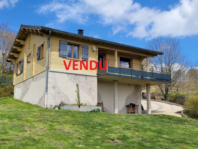 Chalet avec superbe vue à Freycenet-la-Tour