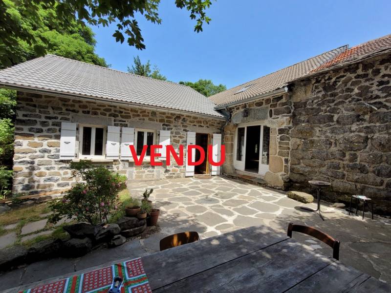 Ferme rénovée avec superbe pièce de vie sur la commune des Vastres