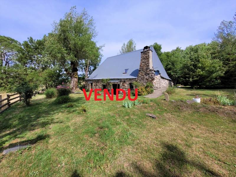 Chaumière isolée avec vue à Freycenet La Cuche