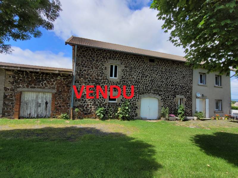 Ancienne ferme sur la commune de Mars avec dépendances sur 1Ha3 de terrain