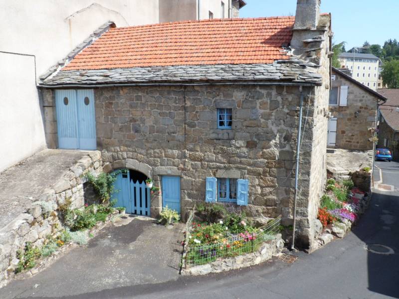 Ferme à rénover en plein centre du village du Chambon sur Lignon