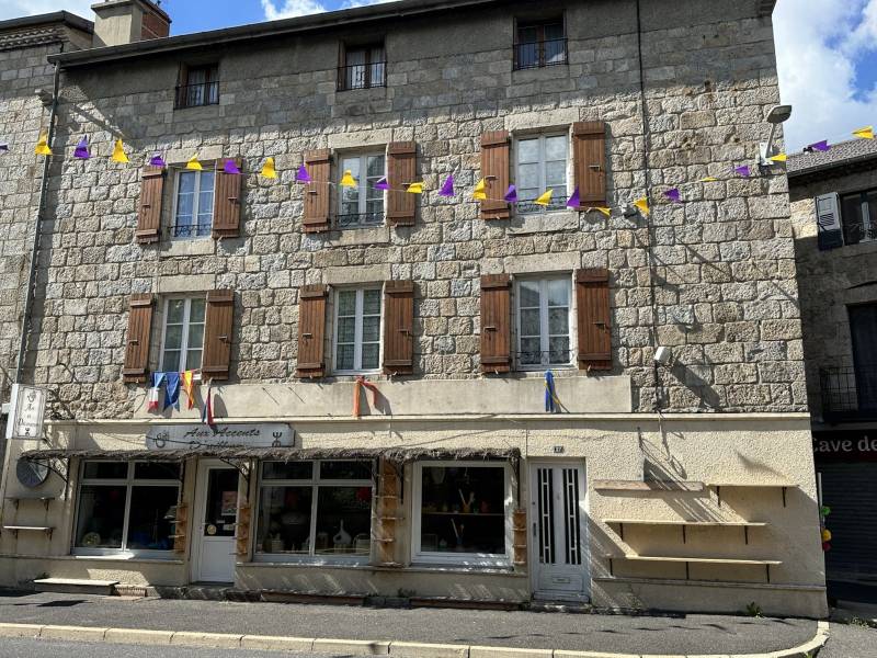 Immeuble au centre du village de Tence