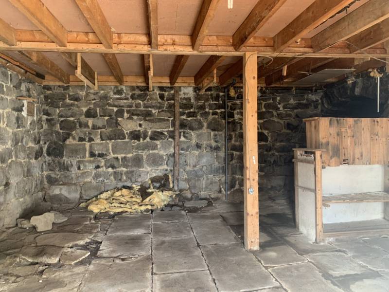 Maison mitoyenne avec jardin et dépendance en campagne du Mazet Saint Voy