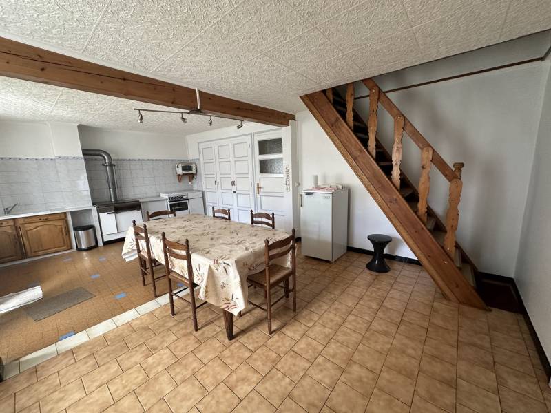 Maison à rénover avec jardin et garage à Saint Agrève