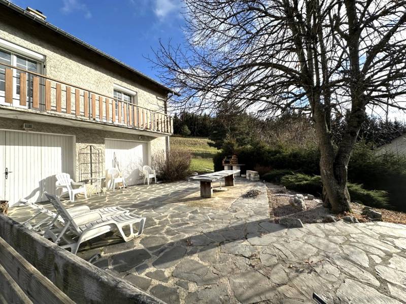 Maison des années 70 rénovée avec dépendances au Mazet Saint Voy