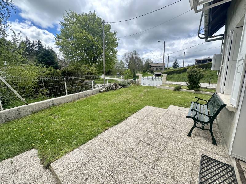 Maison à rénover avec jardin et garage à Saint Agrève