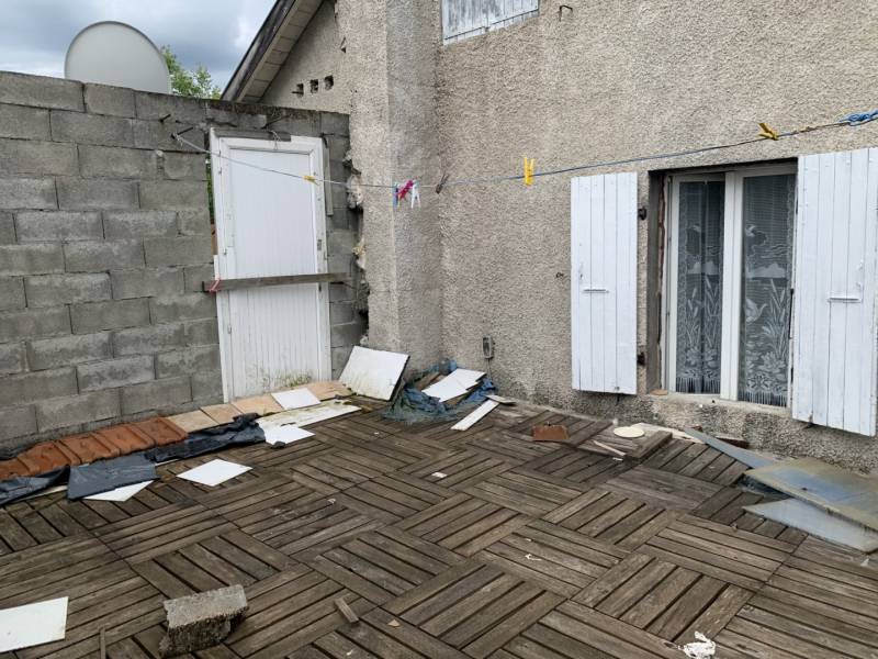 Petite maison mitoyenne avec terrasse à Saint Agrève