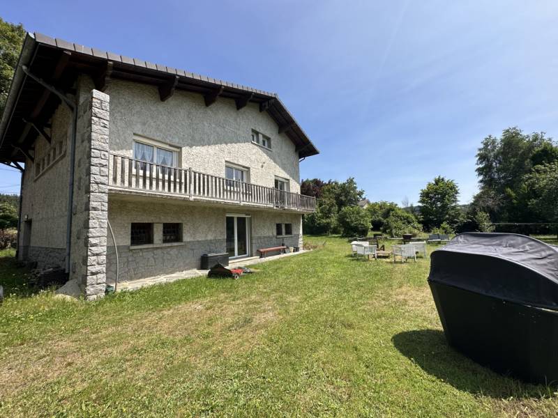 Propriété sur 8 000 m² de terrain proche du village de Tence