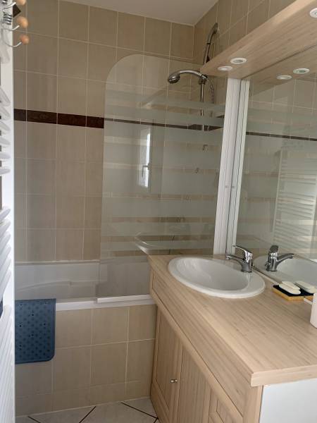 Appartement T3 Le Chambon sur Lignon centre.  Appartement rénové en Rez De Chaussée.