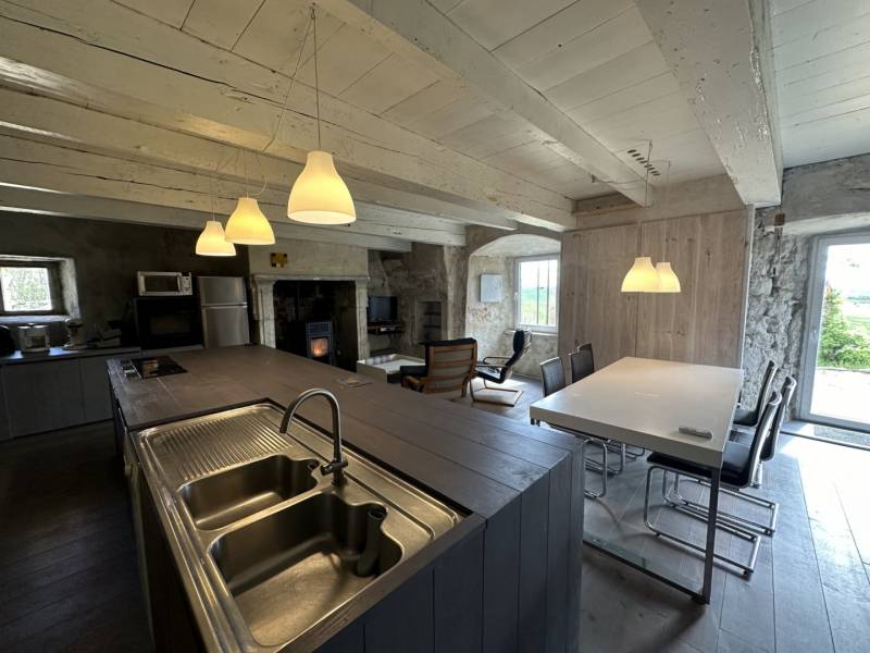 Ferme dans hameau isolé avec vue à Freycenet La Cuche