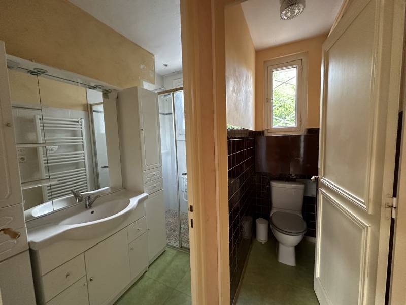 Maison à rafraichir avec dépendances sur Tence