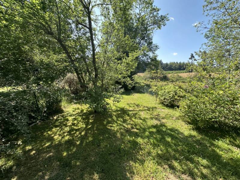 Coquette maison en pierre mitoyenne en campagne du Chambon sur Lignon