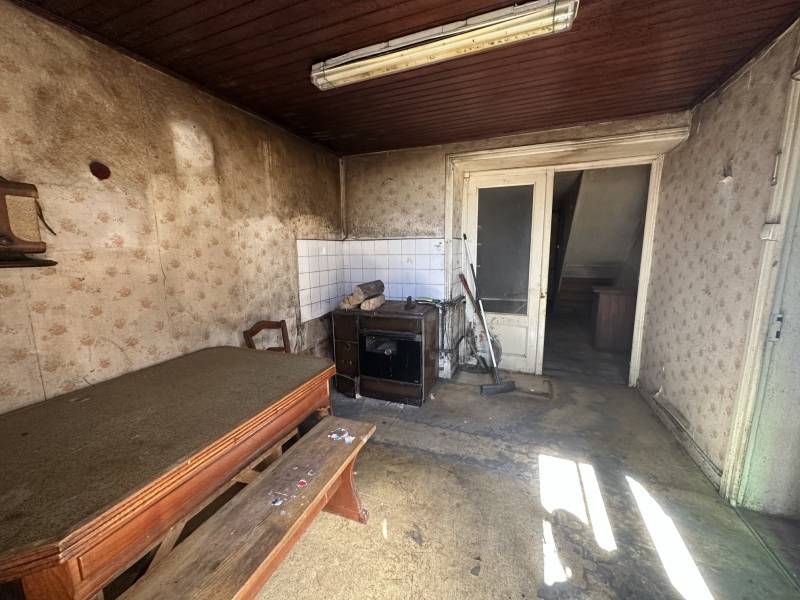 Maisons à rénover sur 11 900m² au Mazet St Voy