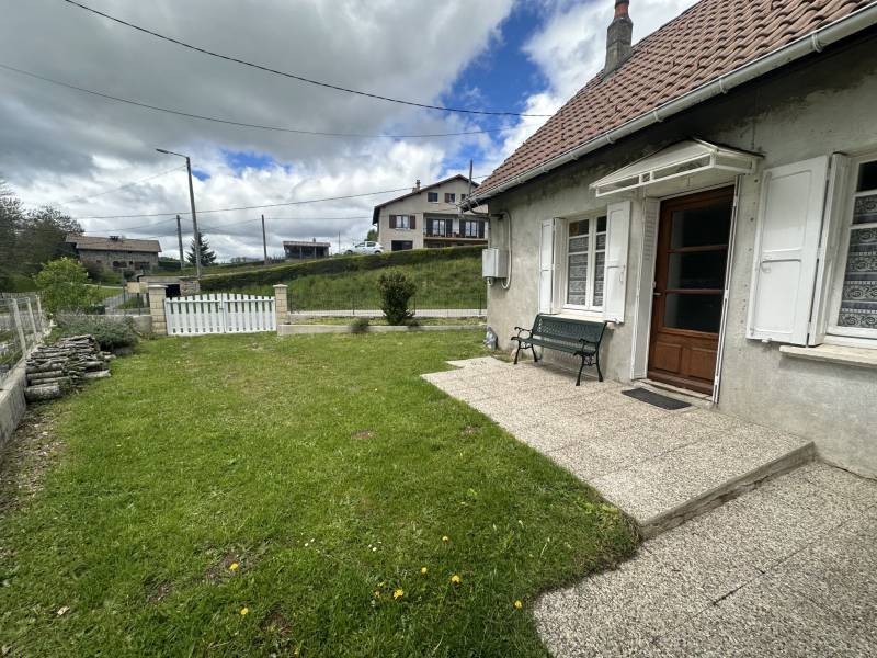 Maison à rénover avec jardin et garage à Saint Agrève