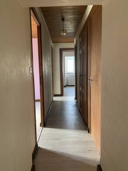 Maison mitoyenne avec jardin et dépendance en campagne du Mazet Saint Voy