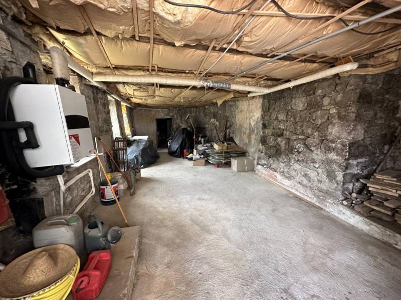 Charmante maison en pierre avec terrasse sur la commune de Rochepaule