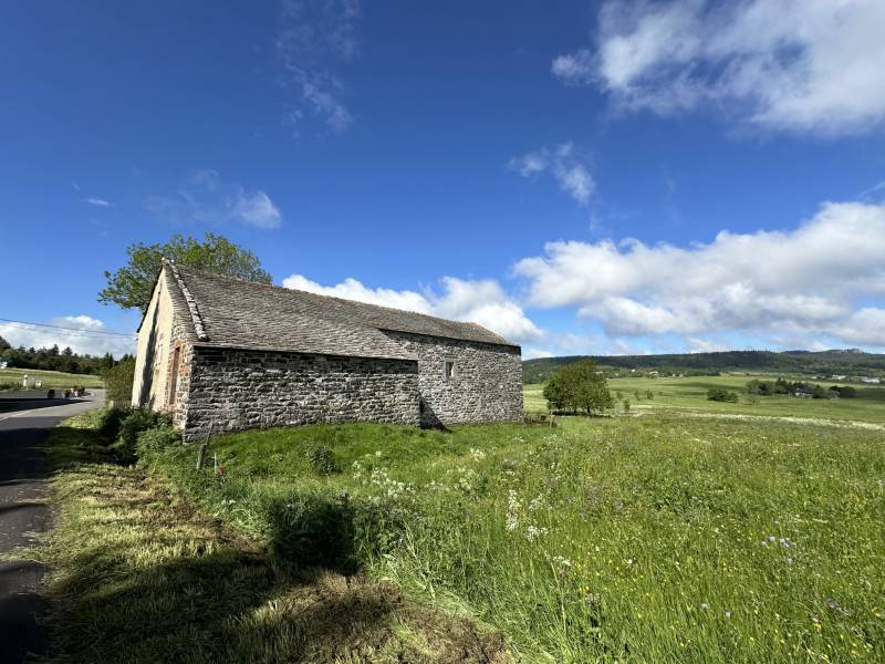 Ferme à rénover sur plus d'1,7 Ha à Araules
