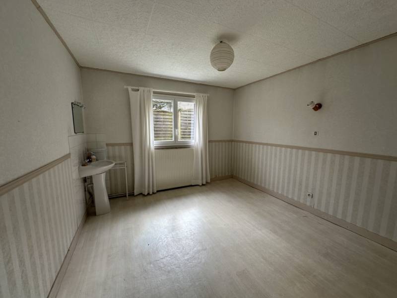 Maison à rafraichir avec jardin à Fay sur Lignon