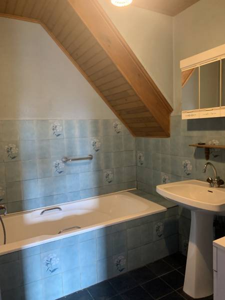 Maison mitoyenne avec jardin et dépendance en campagne du Mazet Saint Voy