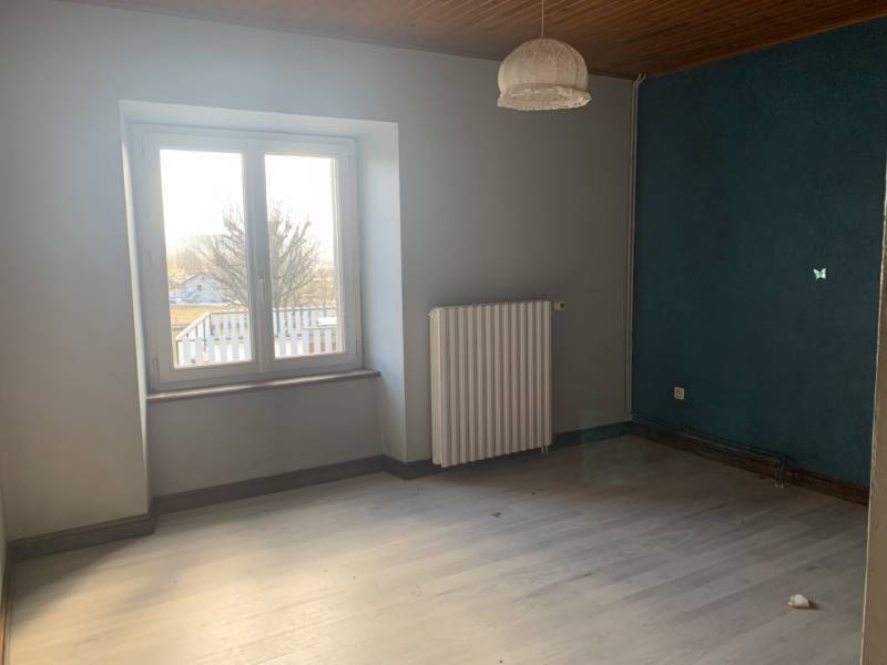 Maison mitoyenne avec jardin et dépendance en campagne du Mazet Saint Voy