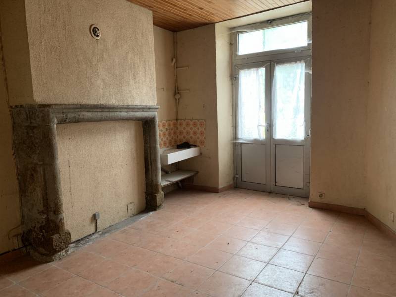 Immeuble à rénover au centre du village de Saint Agrève