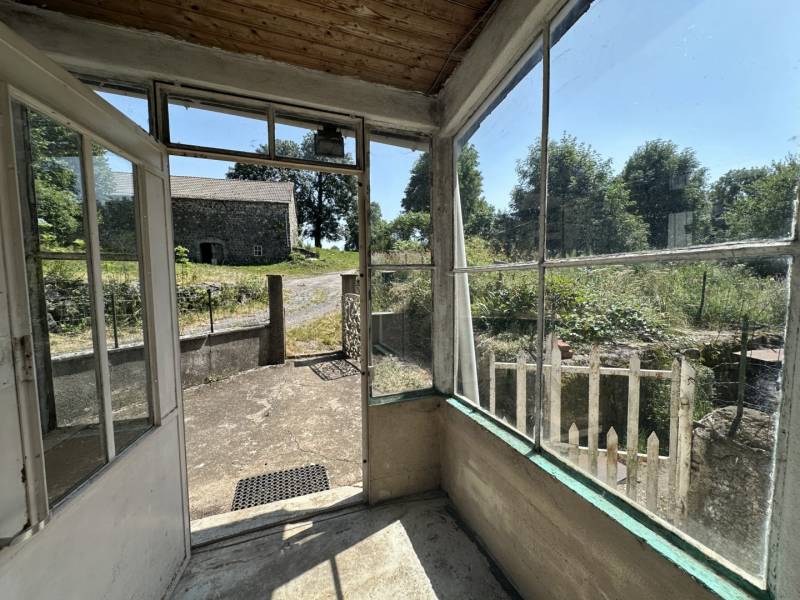 Ferme à rénover dans hameau sur 1 hectare à Mars