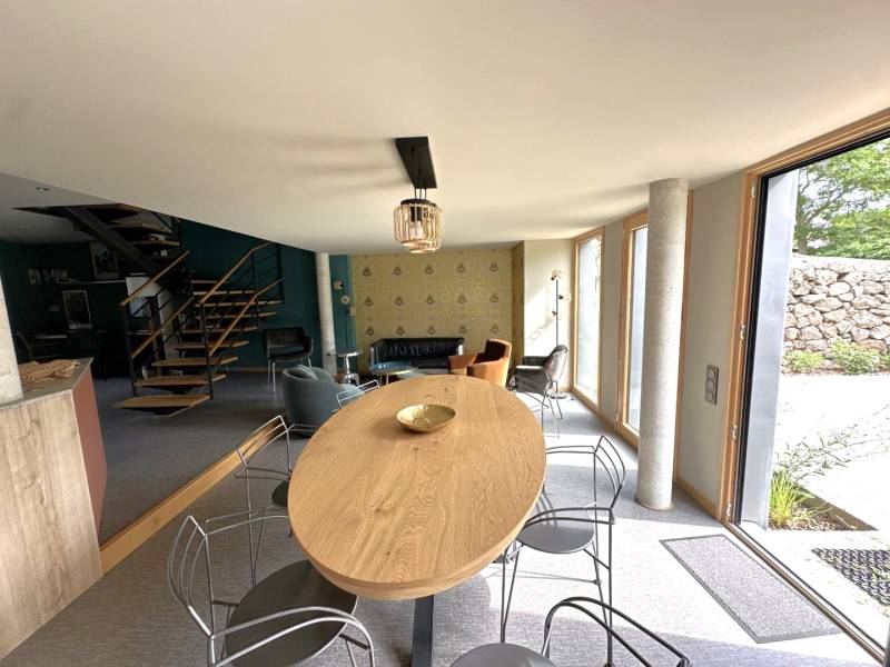 Maison de bourg entièrement rénovée avec jardin à Chenereilles