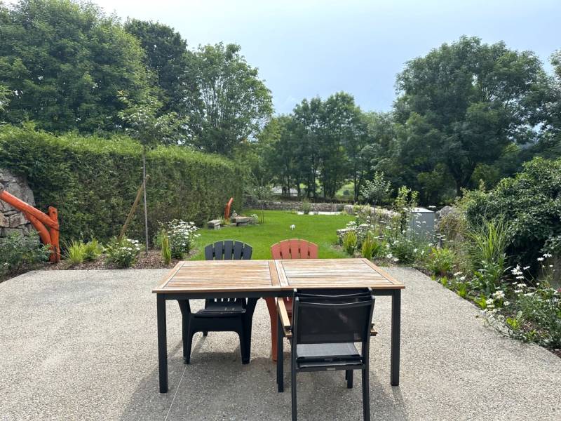 Maison de bourg entièrement rénovée avec jardin à Chenereilles