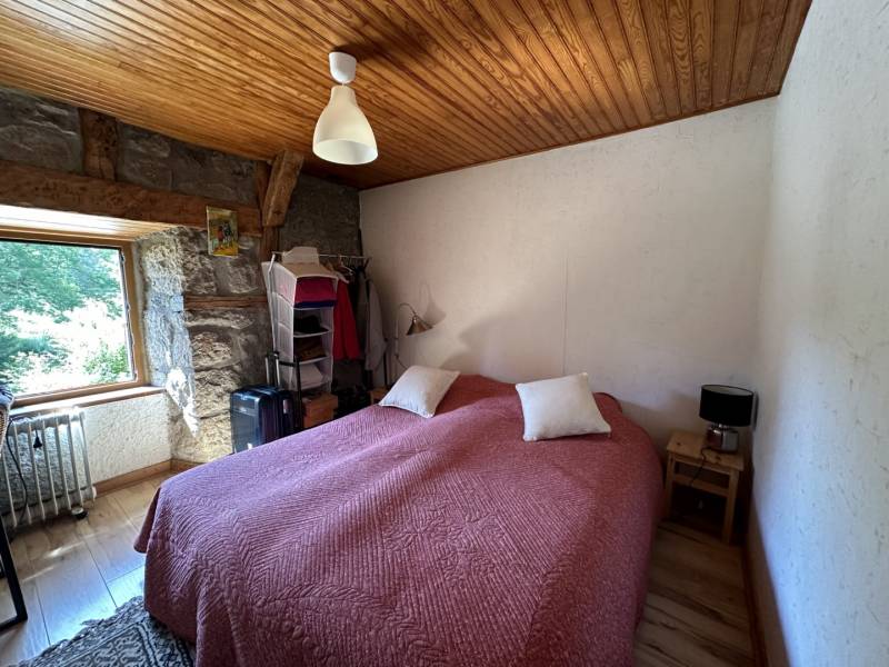 Coquette maison en pierre mitoyenne en campagne du Chambon sur Lignon