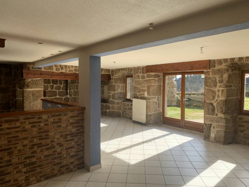 Corps de ferme en campagne de Tence