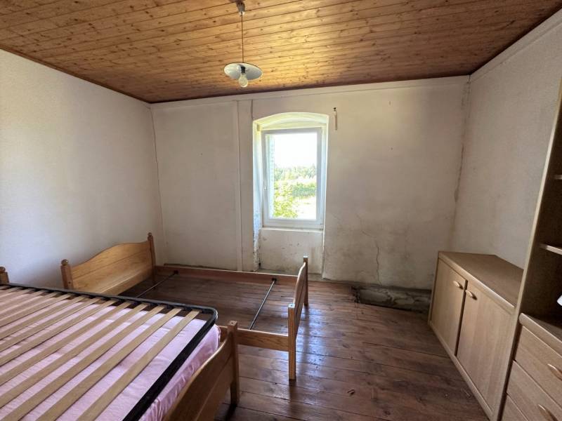 Maison mitoyenne avec jardinet en campagne de Mars