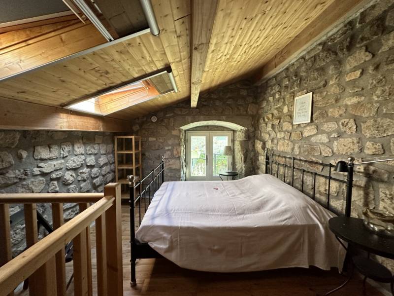 Hameau isolé proche du Golf du Chambon sur Lignon sur plus de 6 hectares