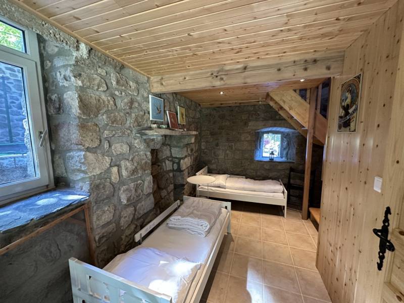 Hameau isolé proche du Golf du Chambon sur Lignon sur plus de 6 hectares