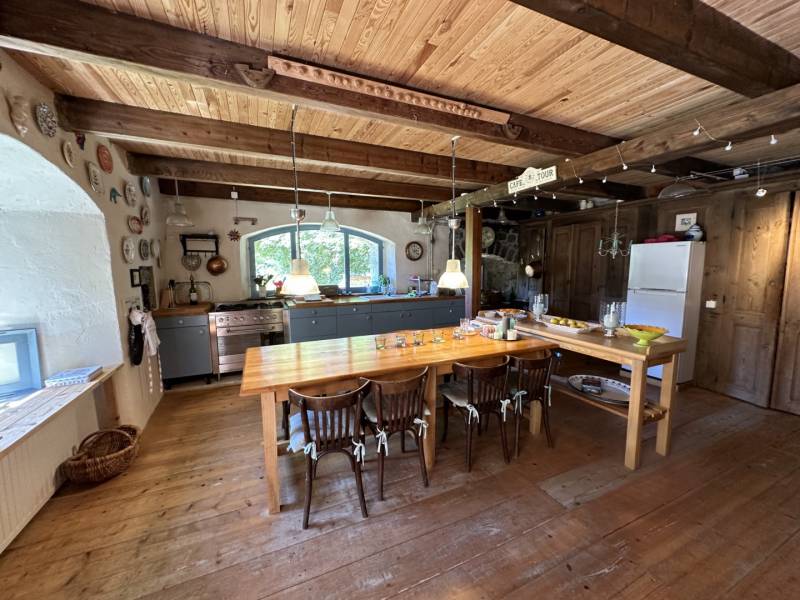 Hameau isolé proche du Golf du Chambon sur Lignon sur plus de 6 hectares