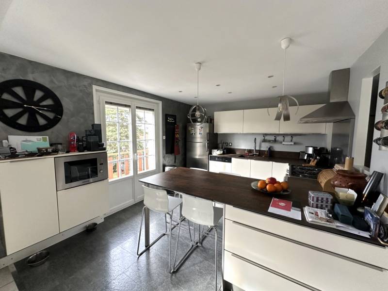 Maison des années 70 rénovée avec dépendances au Mazet Saint Voy