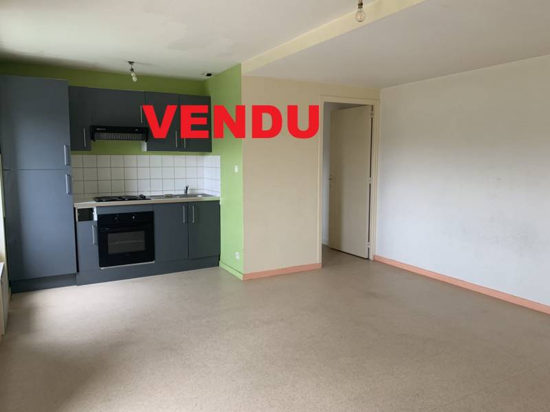 Appartement au 2ème étage à rafraichir au centre du village du Chambon sur Lignon