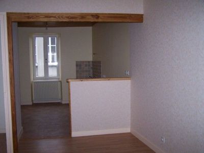 Appartement T4 Le Chambon sur Lignon 3 chambres. Chauffage électrique. 1er étage.