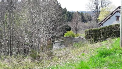 Terrain. Le Chambon sur Lignon, proche centre village. Expo sud. 1080m².