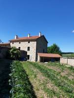 Propriété dans hameau isolé sur 6 000m² de terrain en campagne de St Bonnet