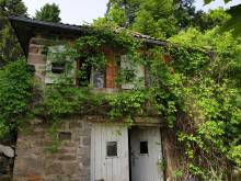 Maisons à rénover sur 11 900m² au Mazet St Voy