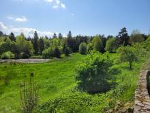 EXCEPTIONNEL ! Ferme avec plus de 13.5 hectares et étang proche du centre du village du Chambon sur Lignon