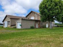 Ancienne ferme sur la commune de Mars avec dépendances sur 1Ha3 de terrain