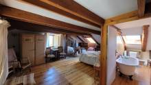 EXCEPTIONNEL ! Ferme avec plus de 13.5 hectares et étang proche du centre du village du Chambon sur Lignon