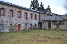 A vendre, ensemble de 3 bâtiments isolés avec 1.4 Hectares à Devesset