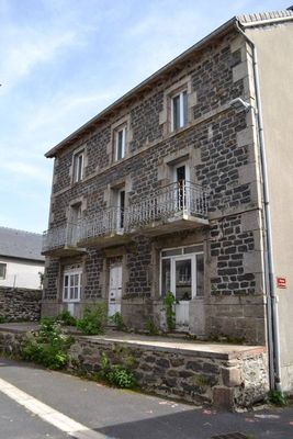 Maison de village T5 LES ESTABLES Ancien Hôtel à restaurer