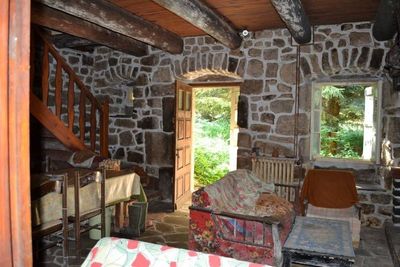 Corps de ferme, isolé au milieu des bois, à rénover entièrement sur le Chambon sur Lignon