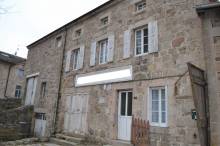 Maison de village en pierres à restaurer. Campagne de Tence