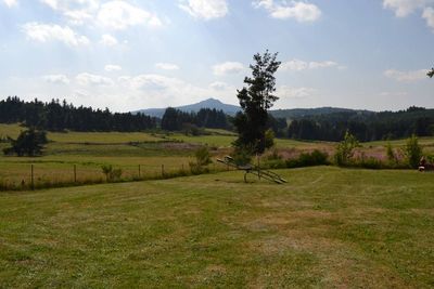 Ferme en pierre. Vue sur les SUCS. Mazet St Voy