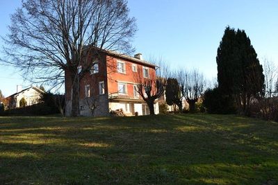 Maison de village proche centre ville avec vue.